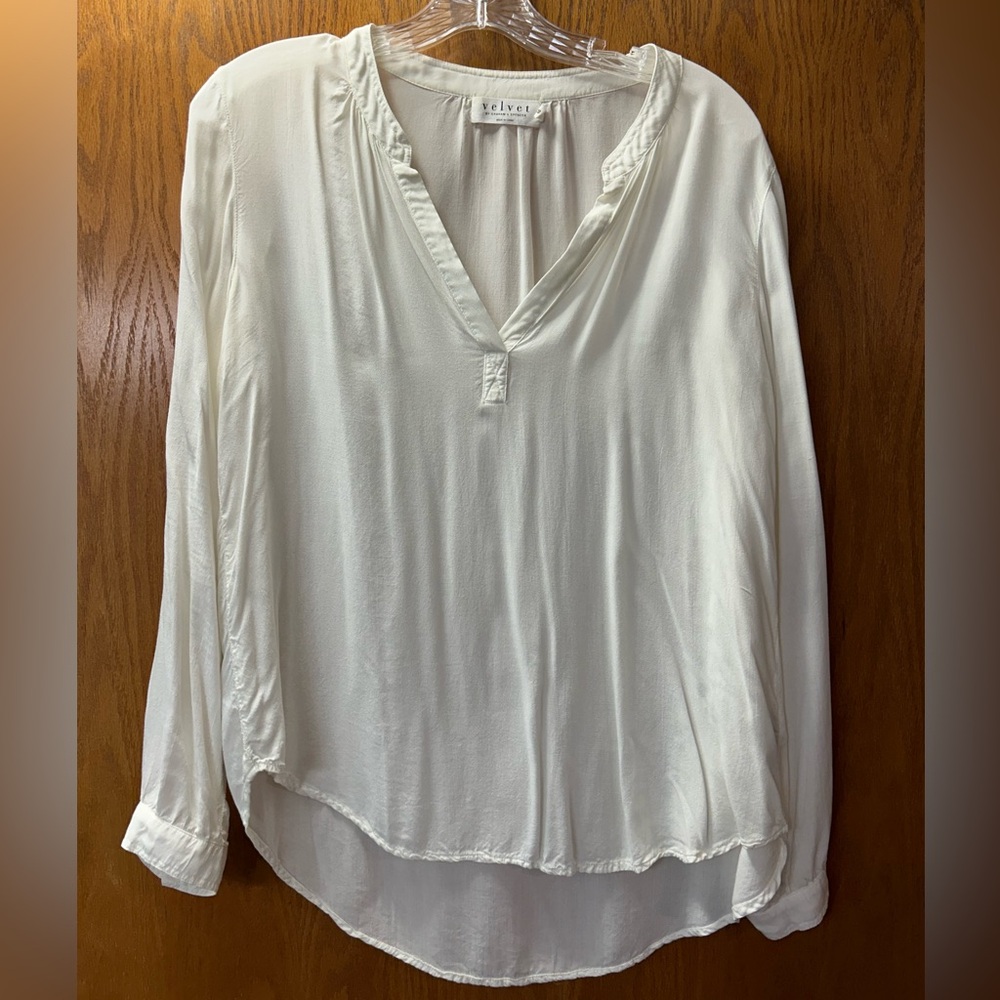 Velvet by Graham and Spencer long sleeved v-neck